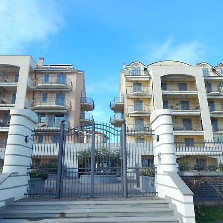 Residence La Perla Finale Ligure Bagian luar foto