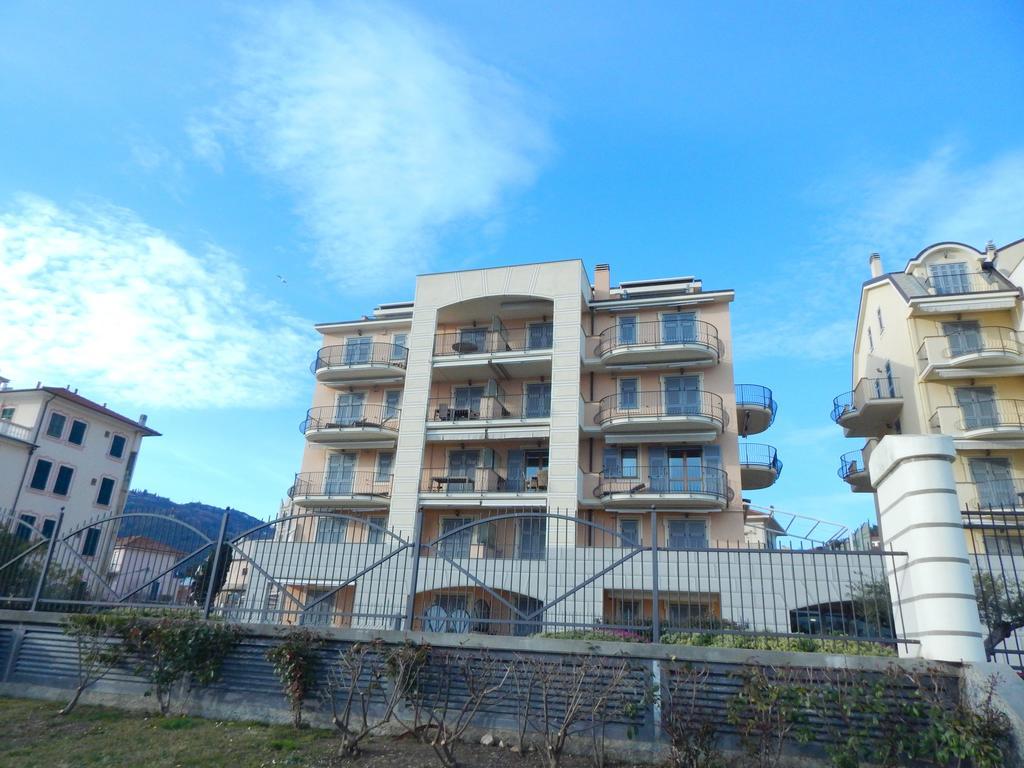 Residence La Perla Finale Ligure Bagian luar foto
