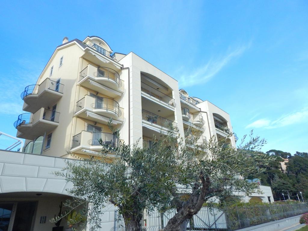 Residence La Perla Finale Ligure Bagian luar foto